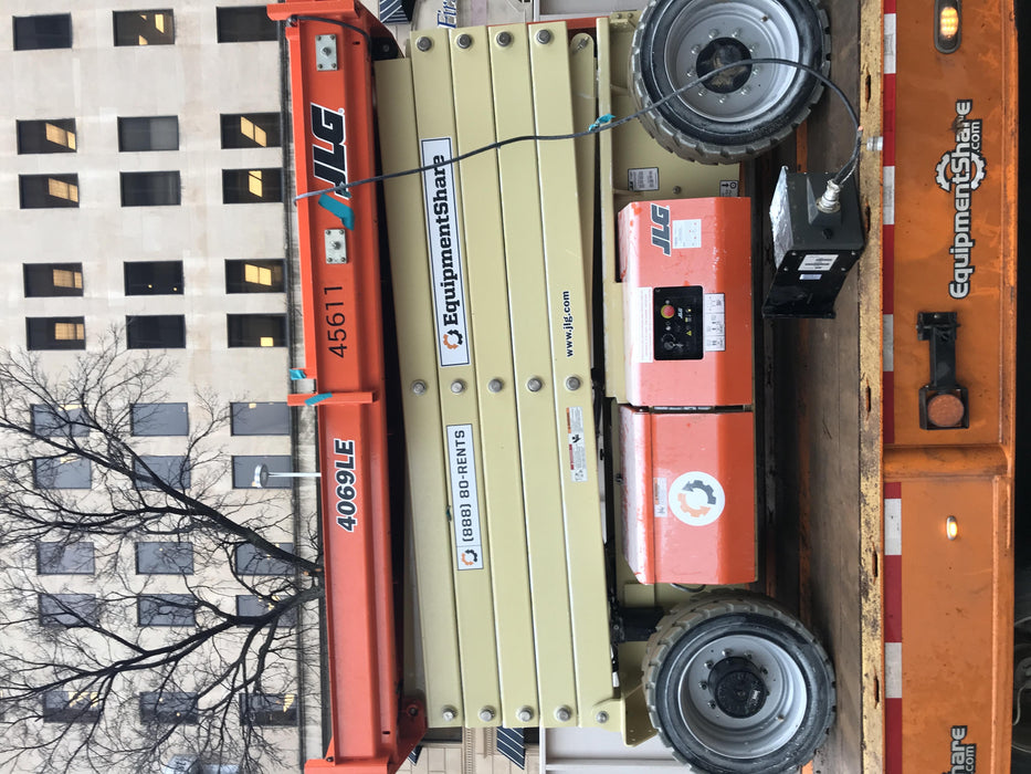 2019 JLG 4069LE