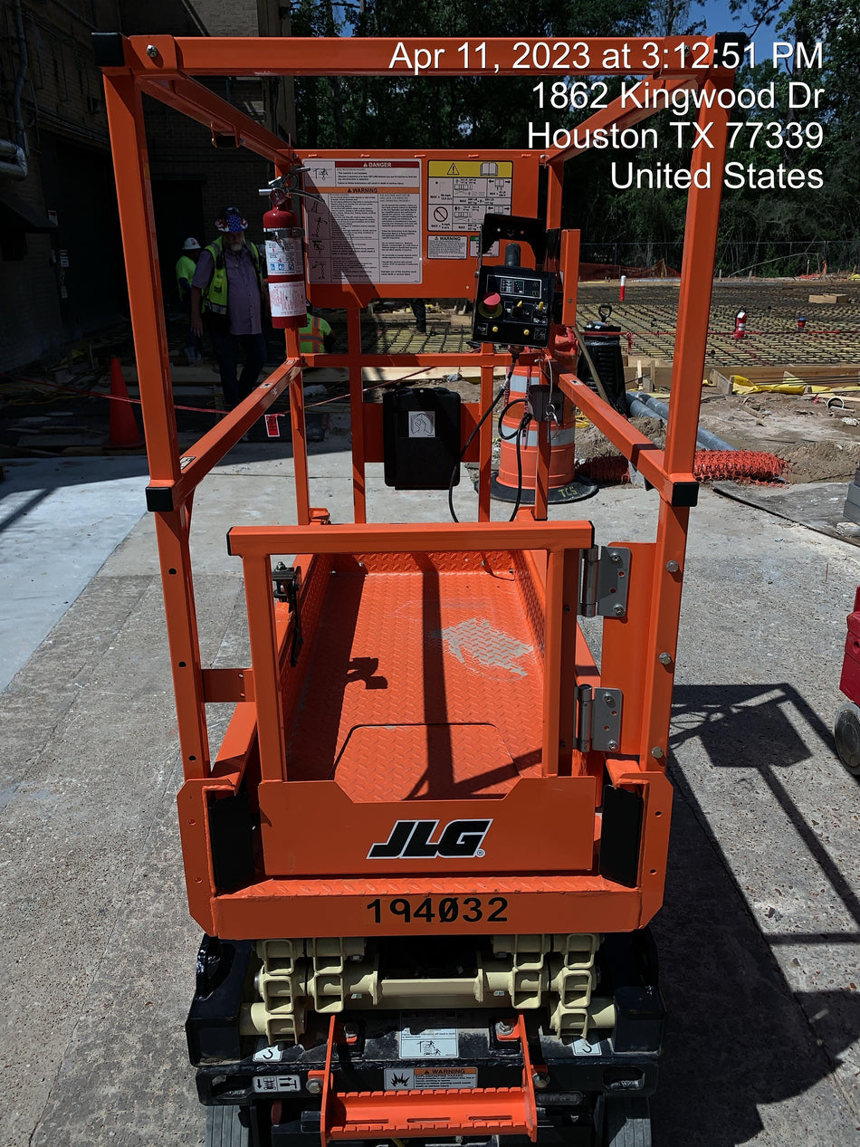2021 JLG ES1330L