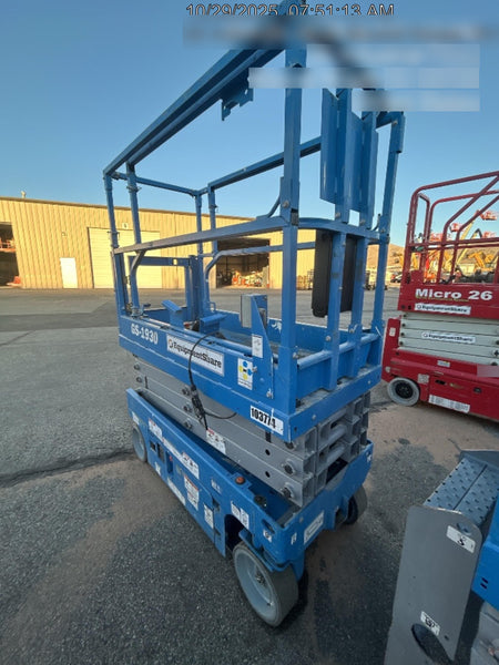 2020 Genie GS-1930 Solid Non Marking Tires, Beacon, Folding rails with half height swing gate, 800W Inverter