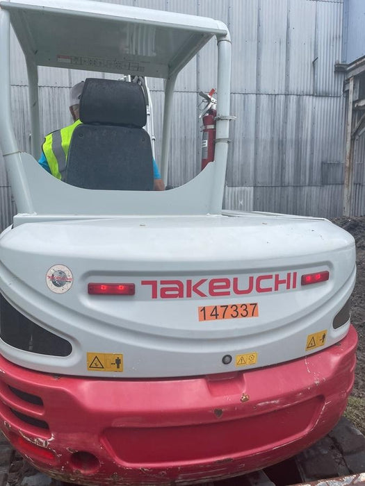 2021 TAKEUCHI TB250-2