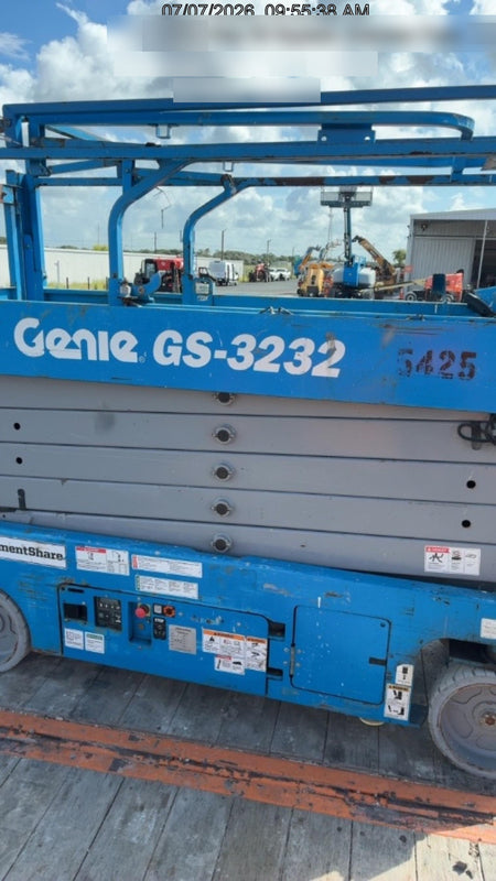 2017 Genie GS-3232 Genie GS3232 Narrow 32' Scissor Lift