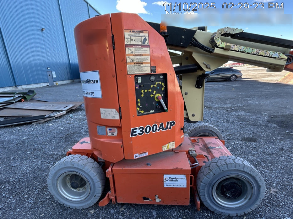2019 JLG E300AJP