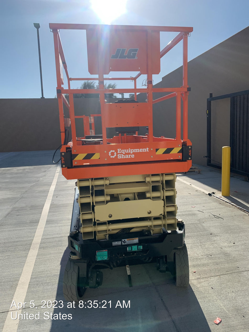 2023 JLG ES3246