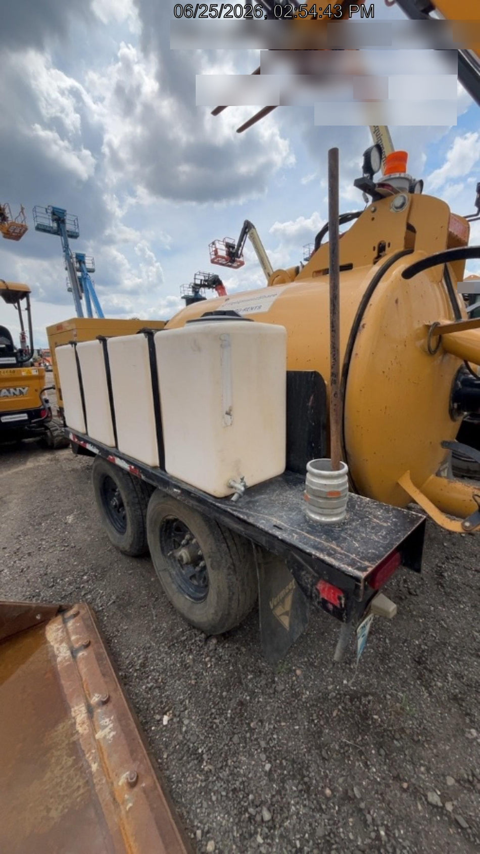2021 Vac-Tron LP573XDT T4 Koehler Diesel Engine, 500 Gallon Debris Tank, x2 100 Gallon Water Tanks
