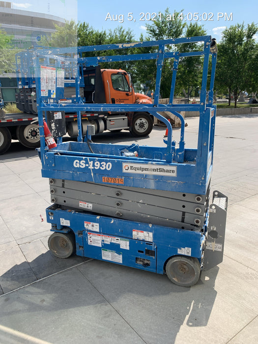 2020 Genie GS-1930 Solid Non Marking Tires, Beacon, Folding rails with half height swing gate, 800W Inverter