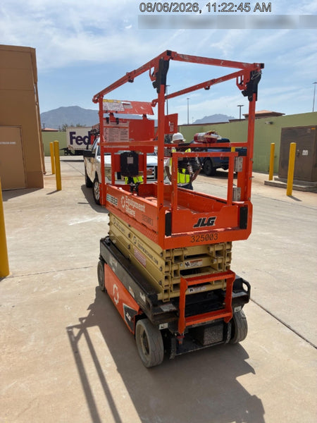 2023 JLG ES1932