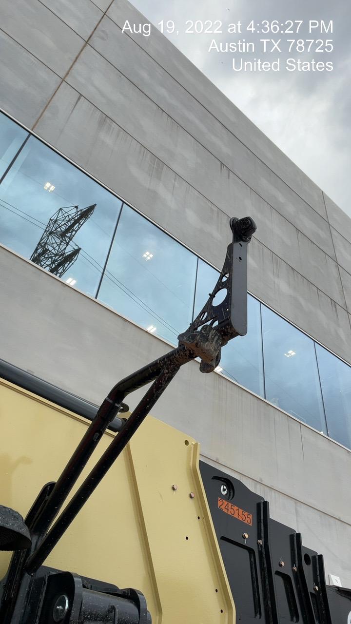2022 JLG 1075