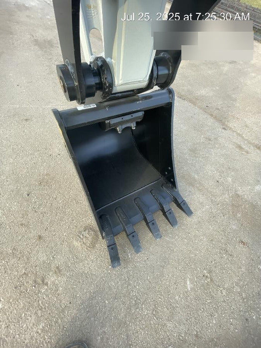 2025 TAKEUCHI 24" Bucket Takeuchi