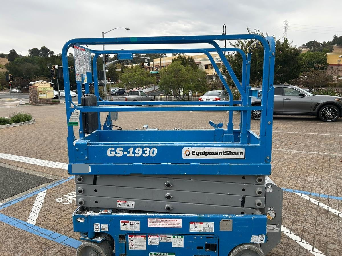 2019 Genie GS-1930 Half Height Swing Gate, 800W Inverter