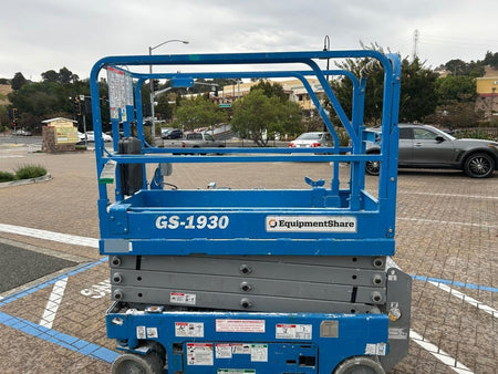 2019 Genie GS-1930 Half Height Swing Gate, 800W Inverter