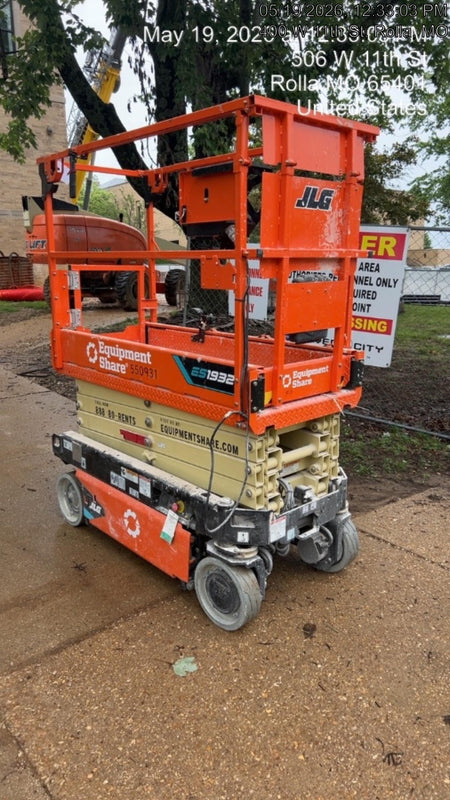 2025 JLG ES1932