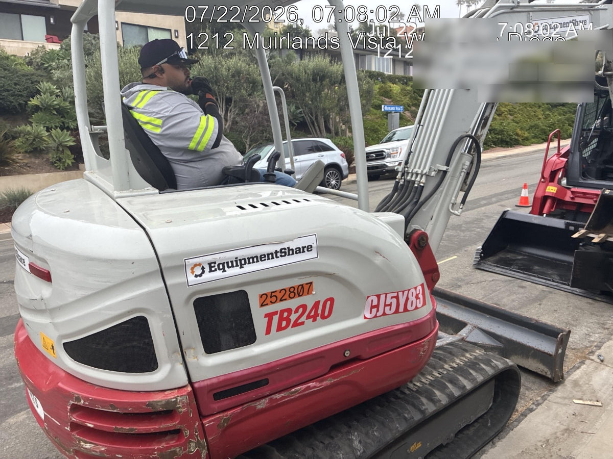 2021 TAKEUCHI TB240R