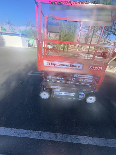 2020 Skyjack SJIII-3219 Solid NM Tires, Half height spring hinged entry gate, Dual Beacons, 800W Inverter
