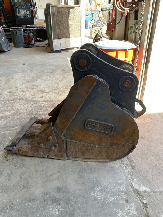 2020 DOOSAN 24" Bucket-Doosan