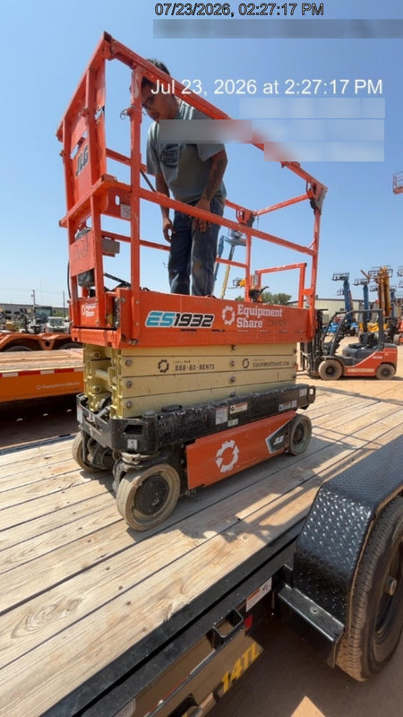 2022 JLG ES1932