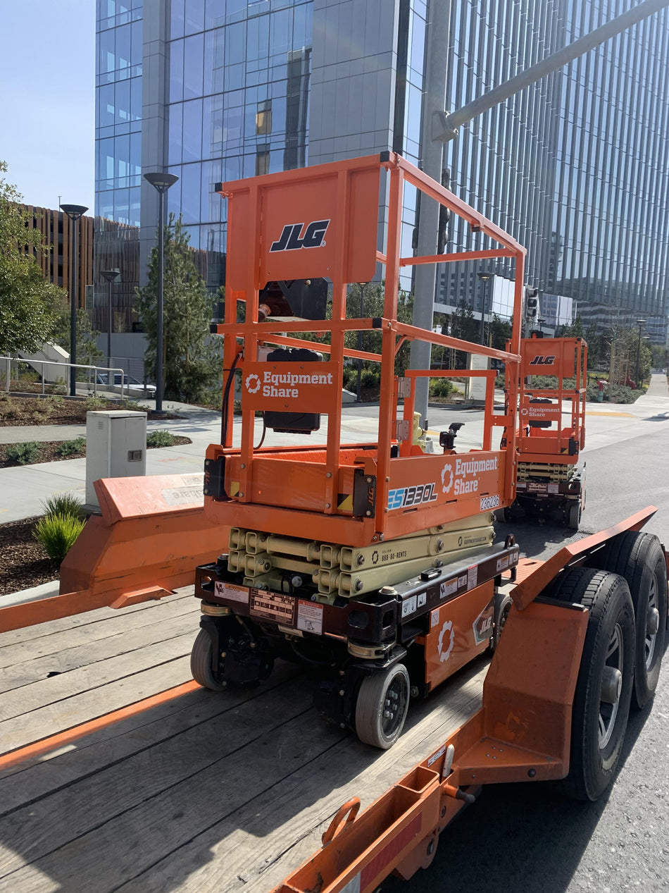 2022 JLG ES1330L