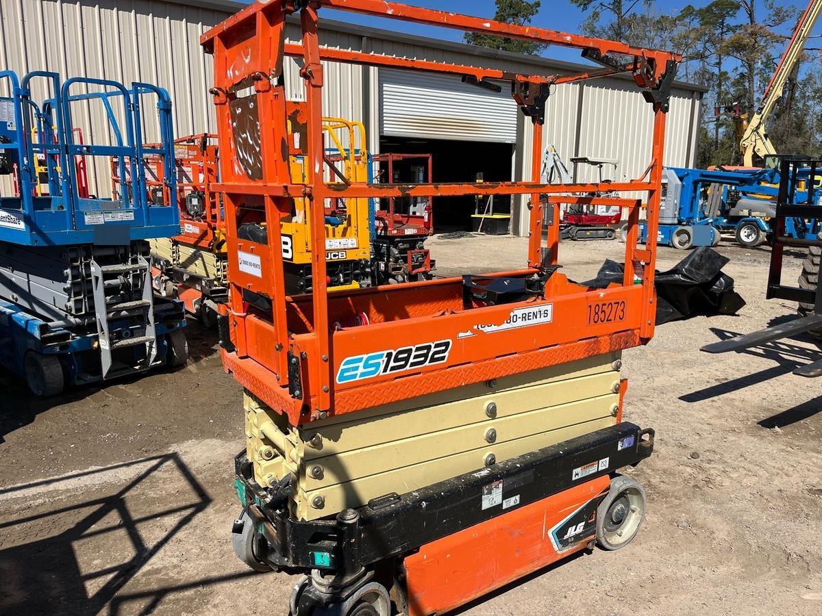 2021 JLG ES1932
