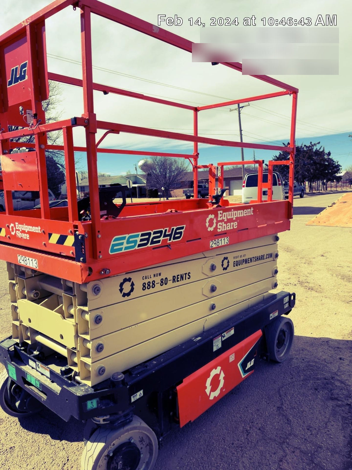 2023 JLG ES3246