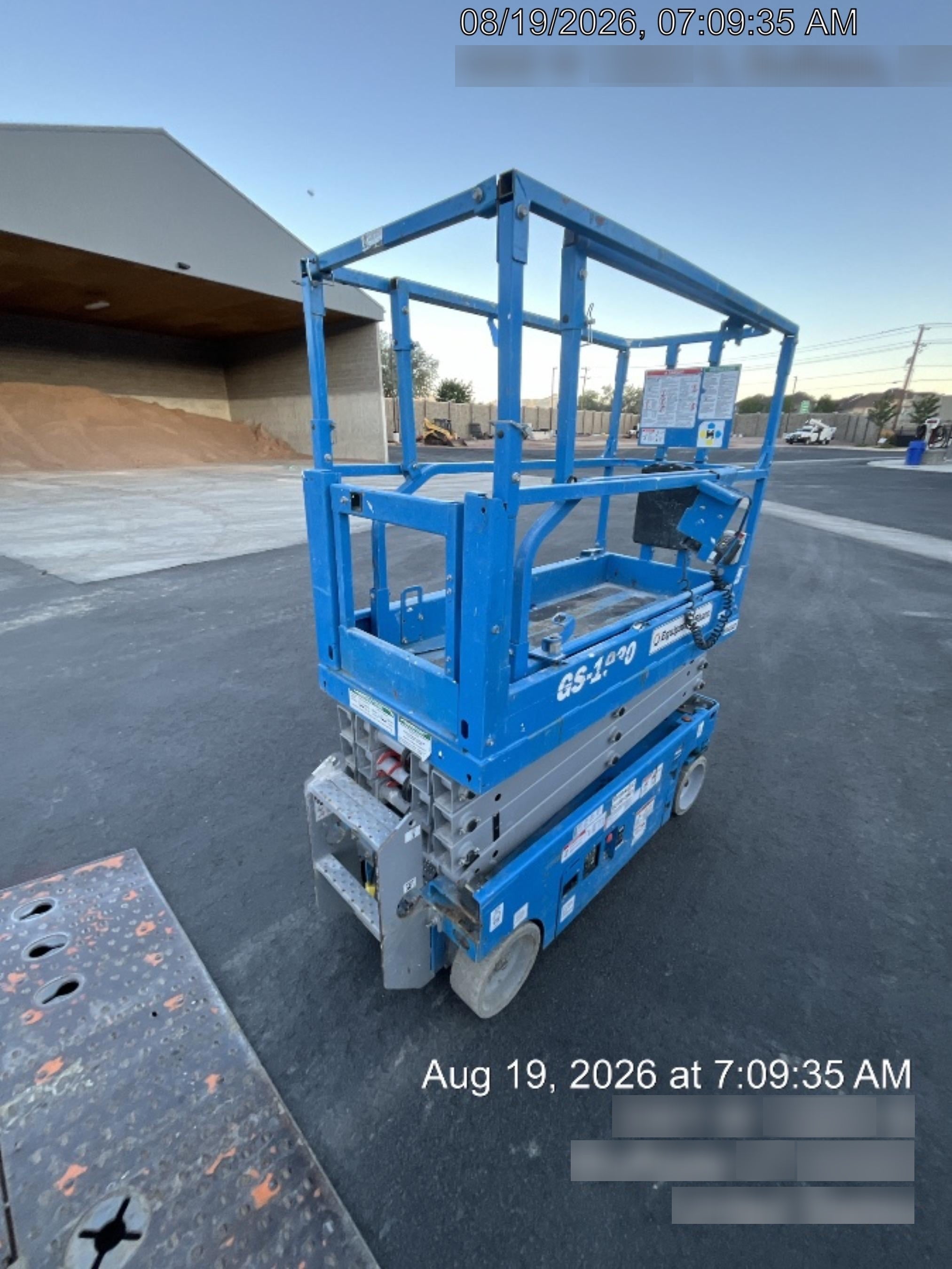 2020 Genie GS-1930 Solid Non Marking Tires, Beacon, Folding rails with half height swing gate, 800W Inverter