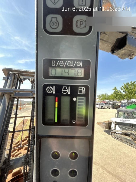 2023 CASE 588H