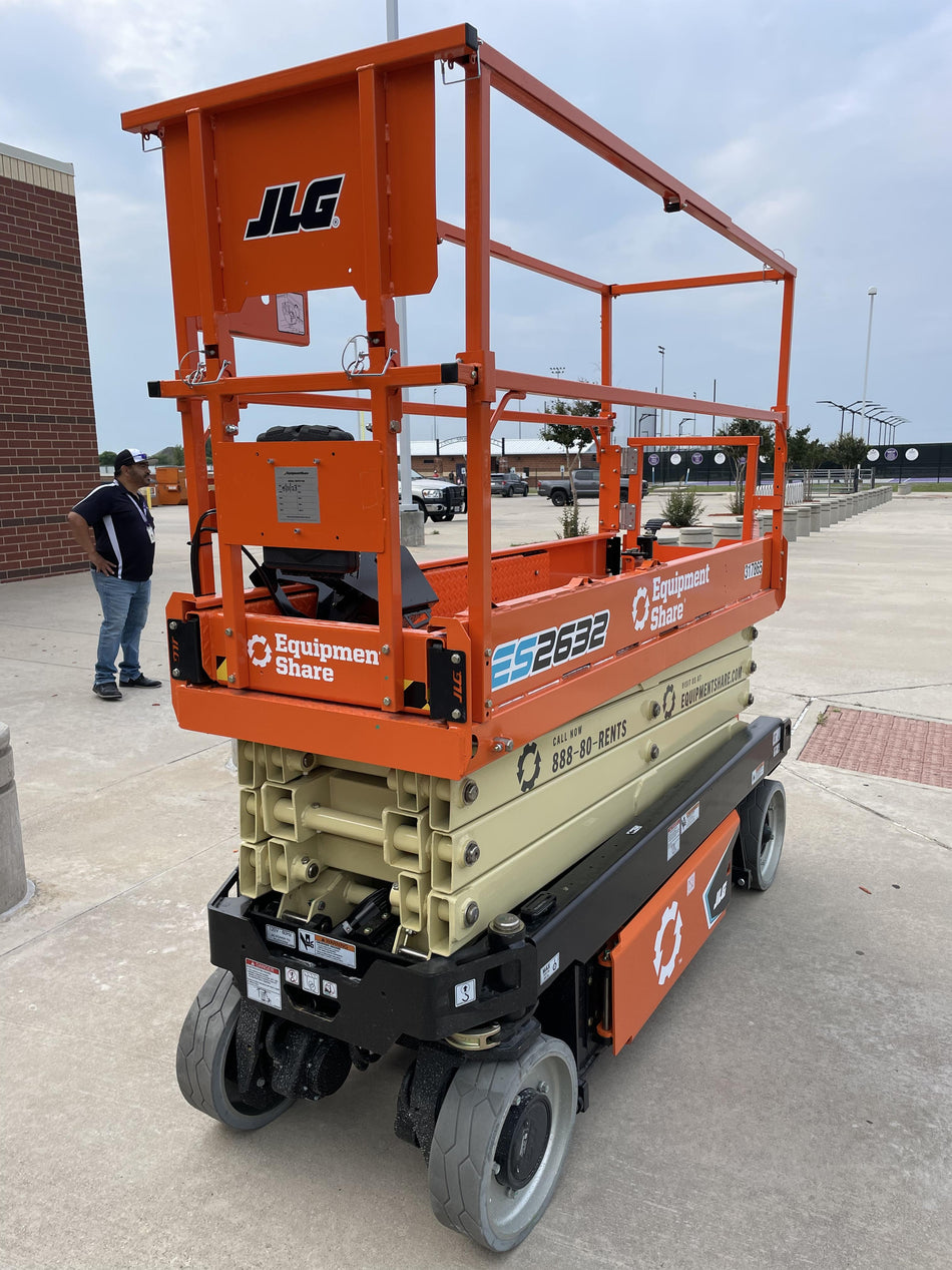 2023 JLG ES2632
