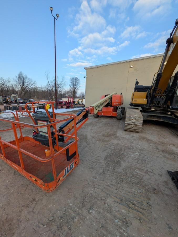 2022 JLG 660SJ