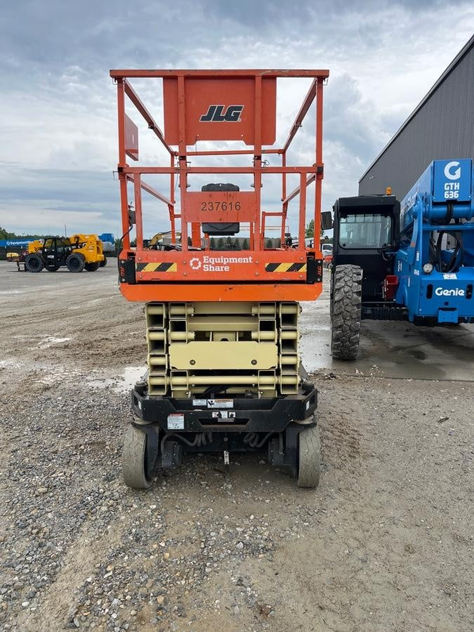 2022 JLG ES3246