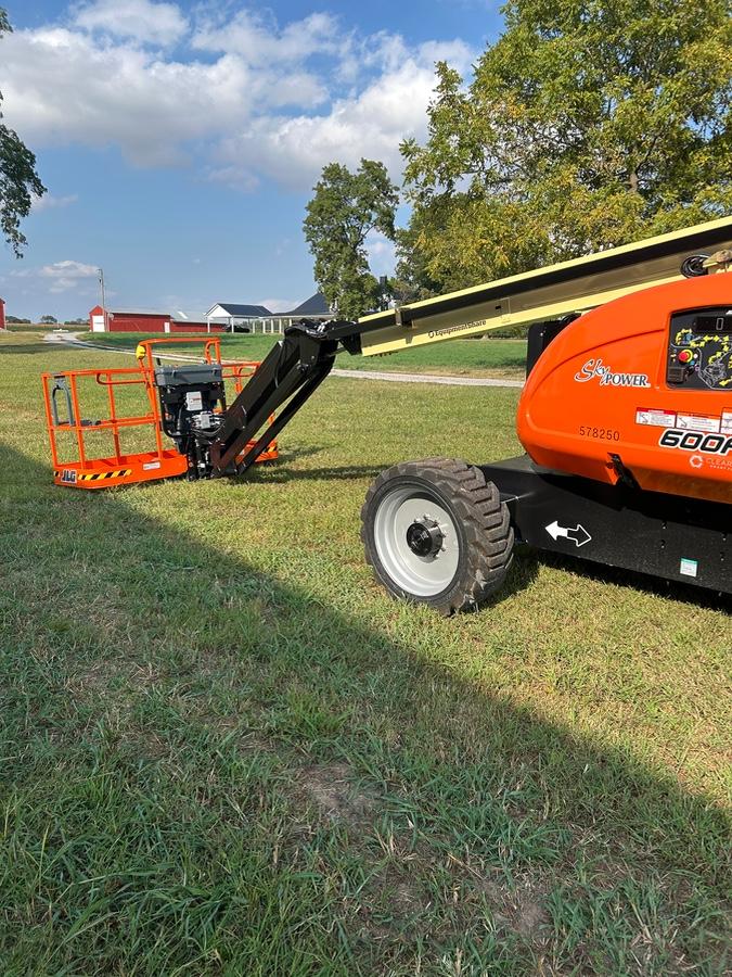 2025 JLG 600AJ