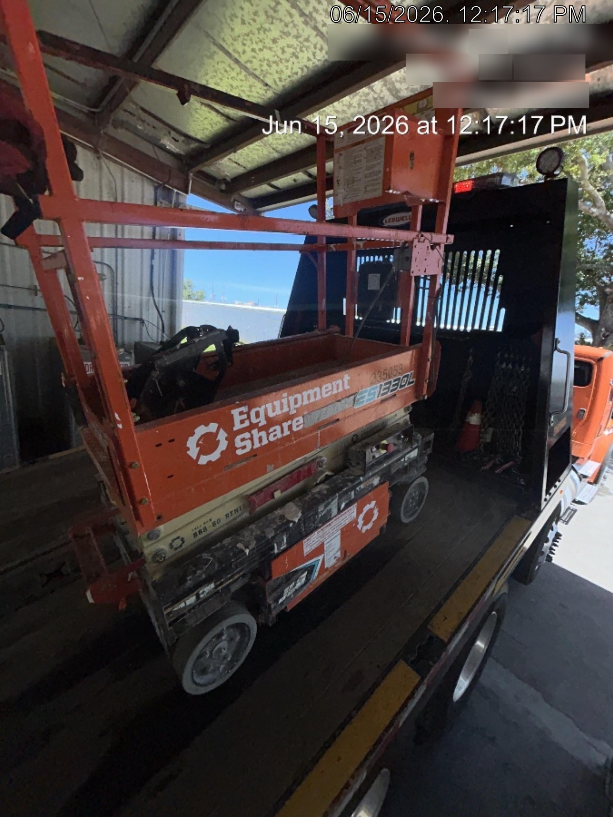 2022 JLG ES1330L