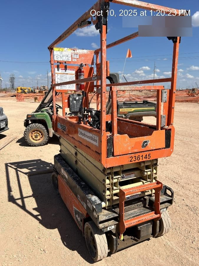2022 JLG ES1932