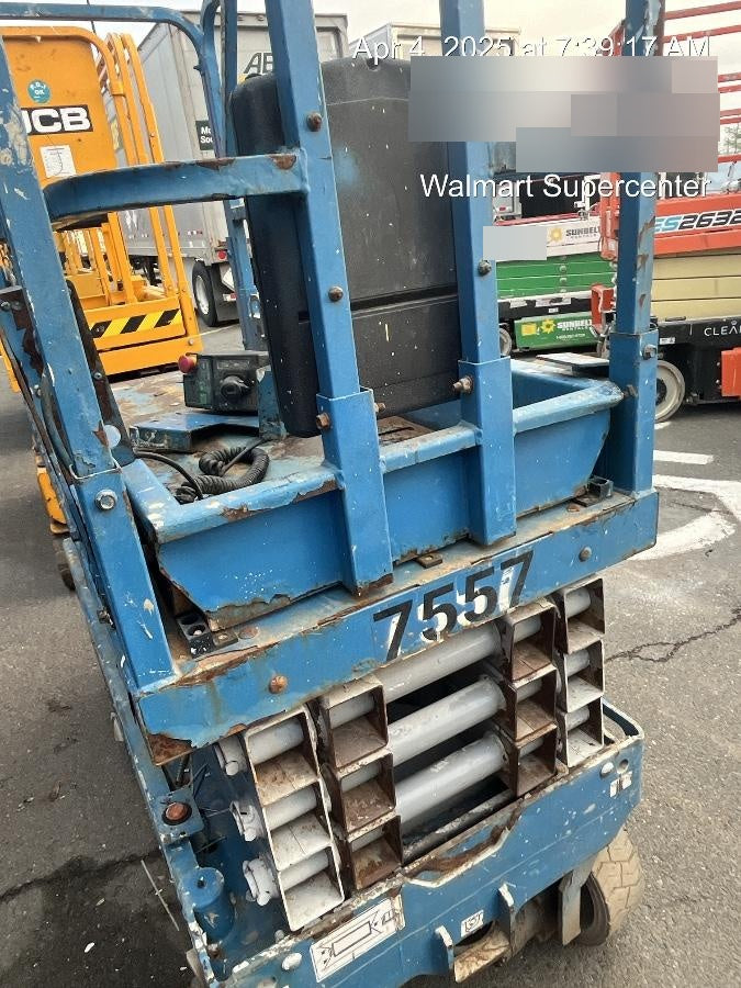 2017 Genie GS-1930 Genie GS-1930 Lift w/Fixed Rail and Chain Entry