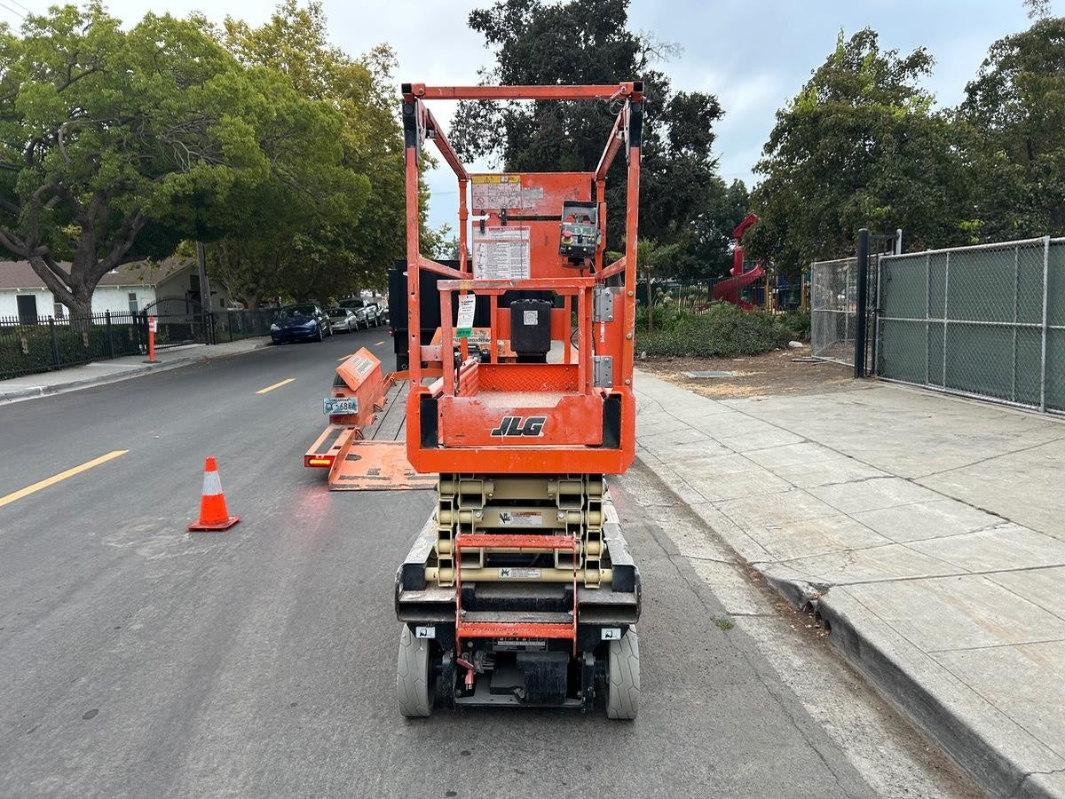 2022 JLG ES1932