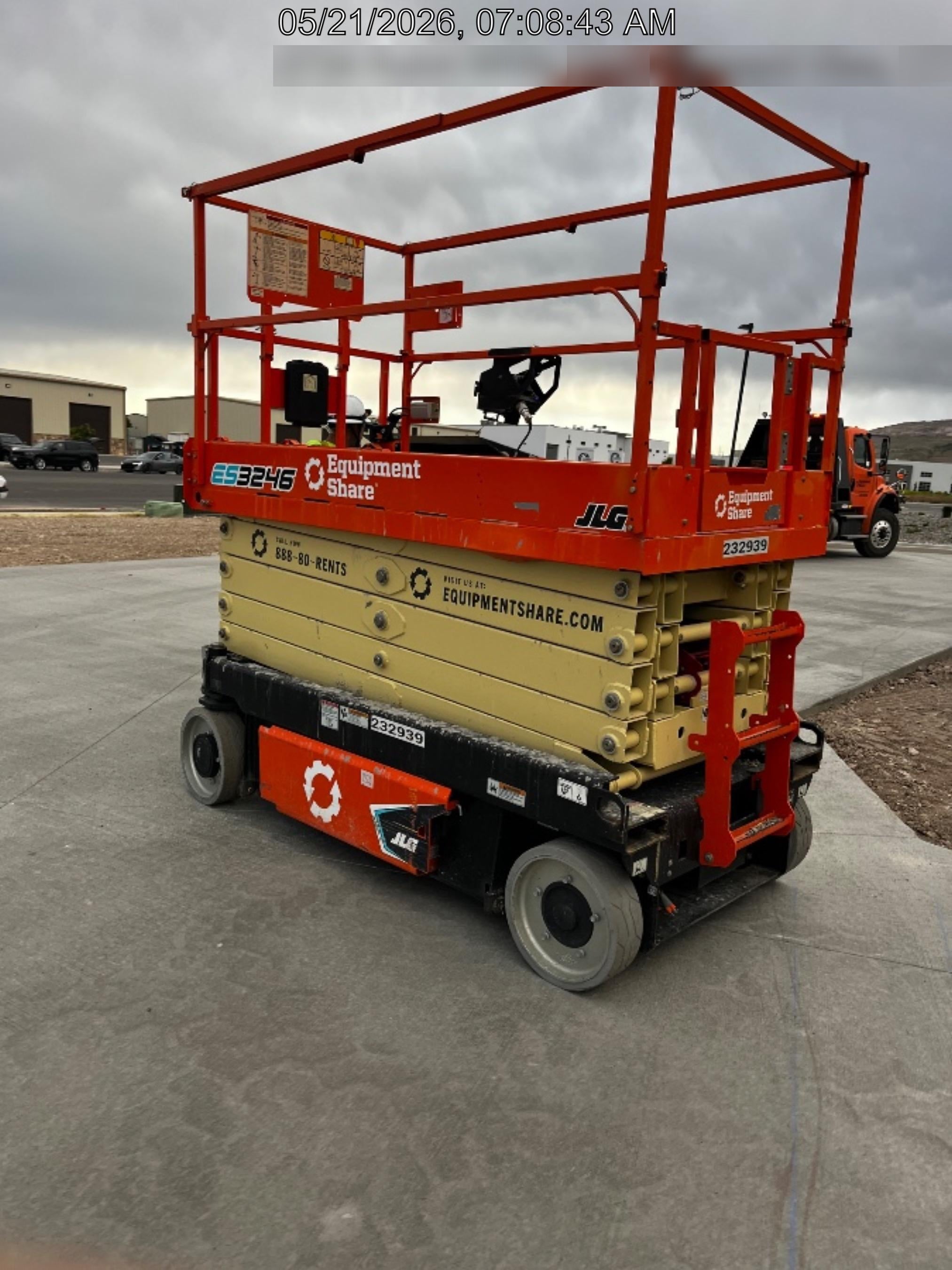 2022 JLG ES3246