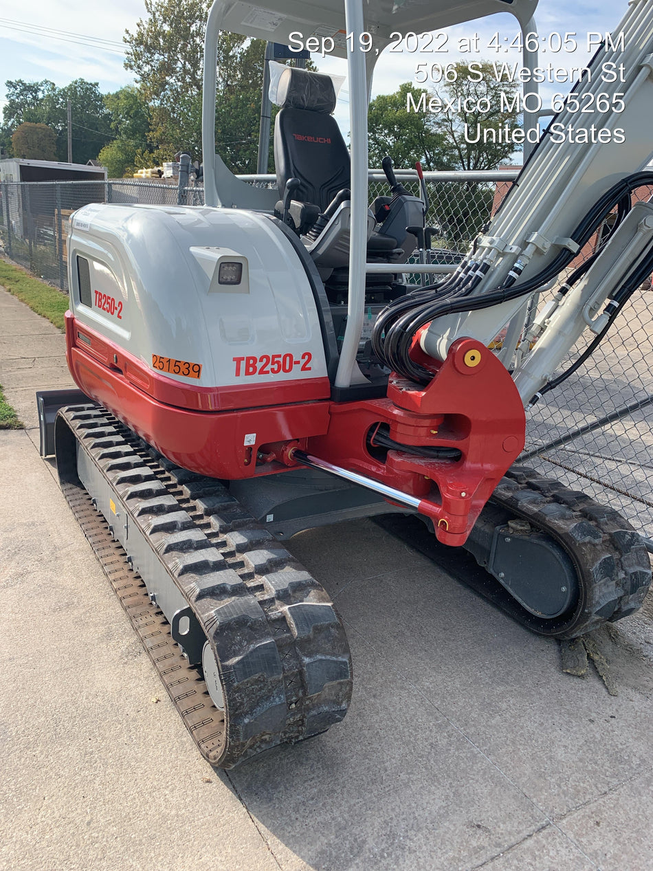 2022 TAKEUCHI TB250-2R