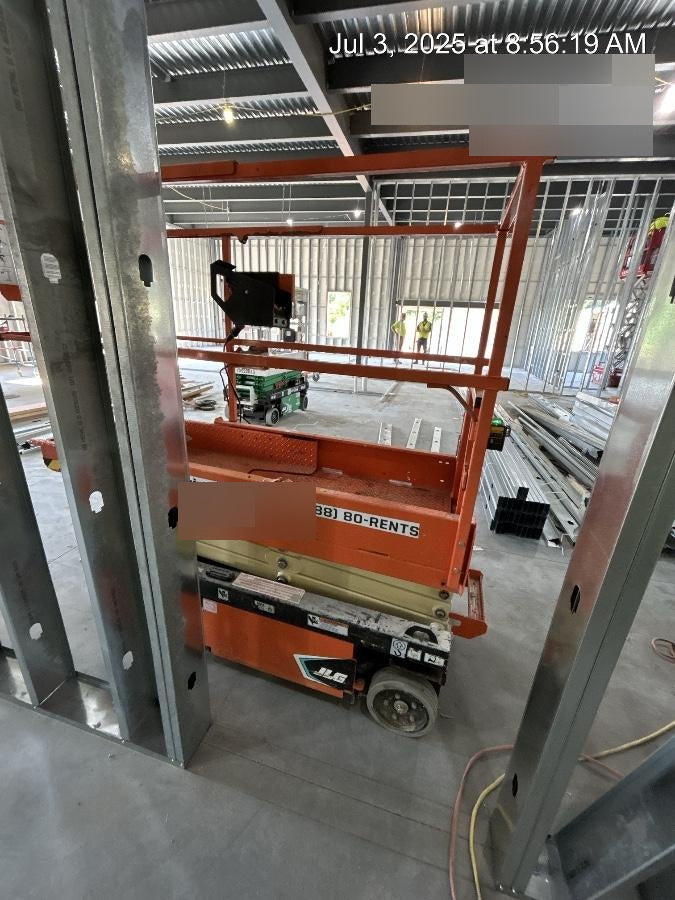 2022 JLG ES1330L