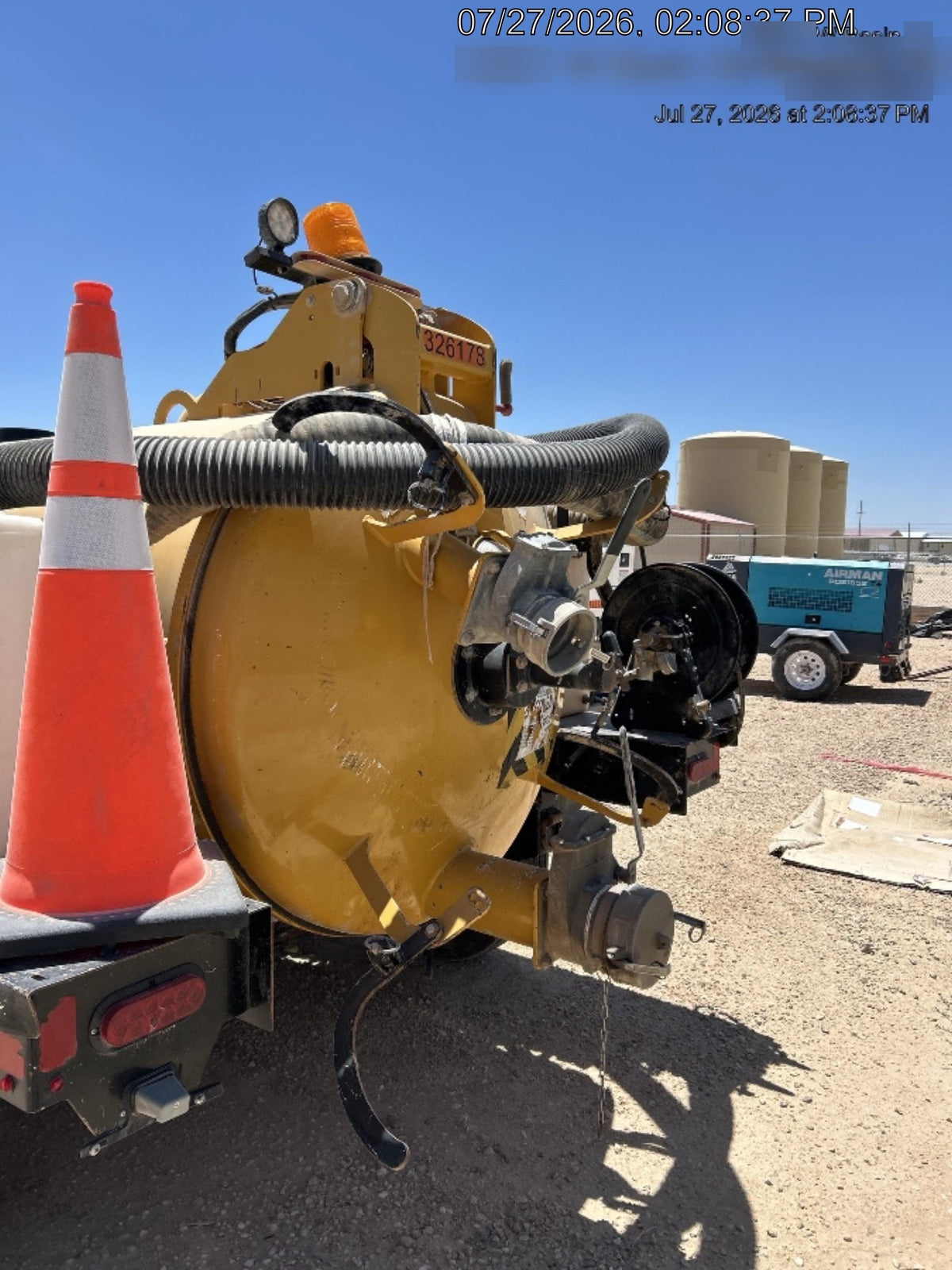 2023 Vac-Tron LP573XDT T4 Koehler Diesel Engine, 500 Gallon Debris Tank, x2 100 Gallon Water Tanks