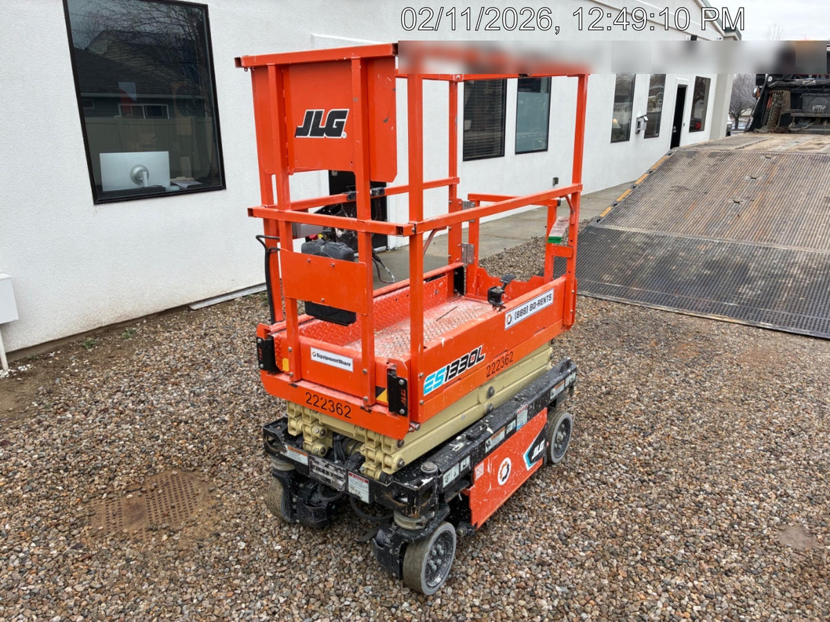 2022 JLG ES1330L