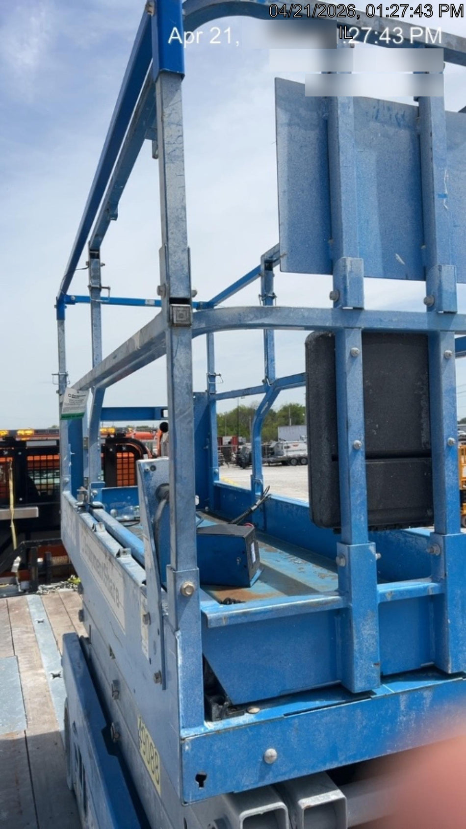 2019 Genie GS-2632 Folding rails with half height swing gate