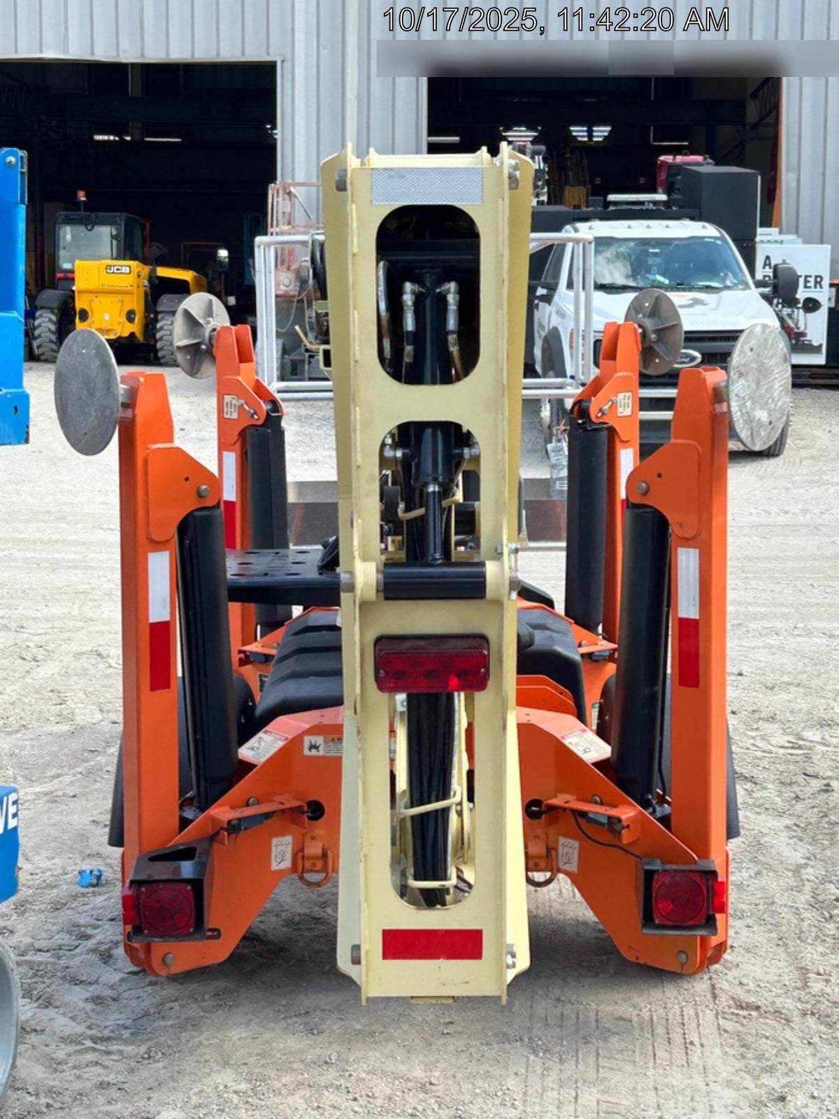 2022 JLG T350