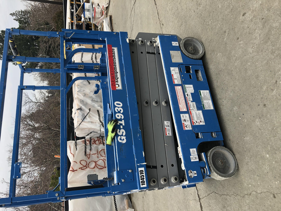 2020 Genie GS-1930 Solid Non Marking Tires, Beacon, Folding rails with half height swing gate, 800W Inverter