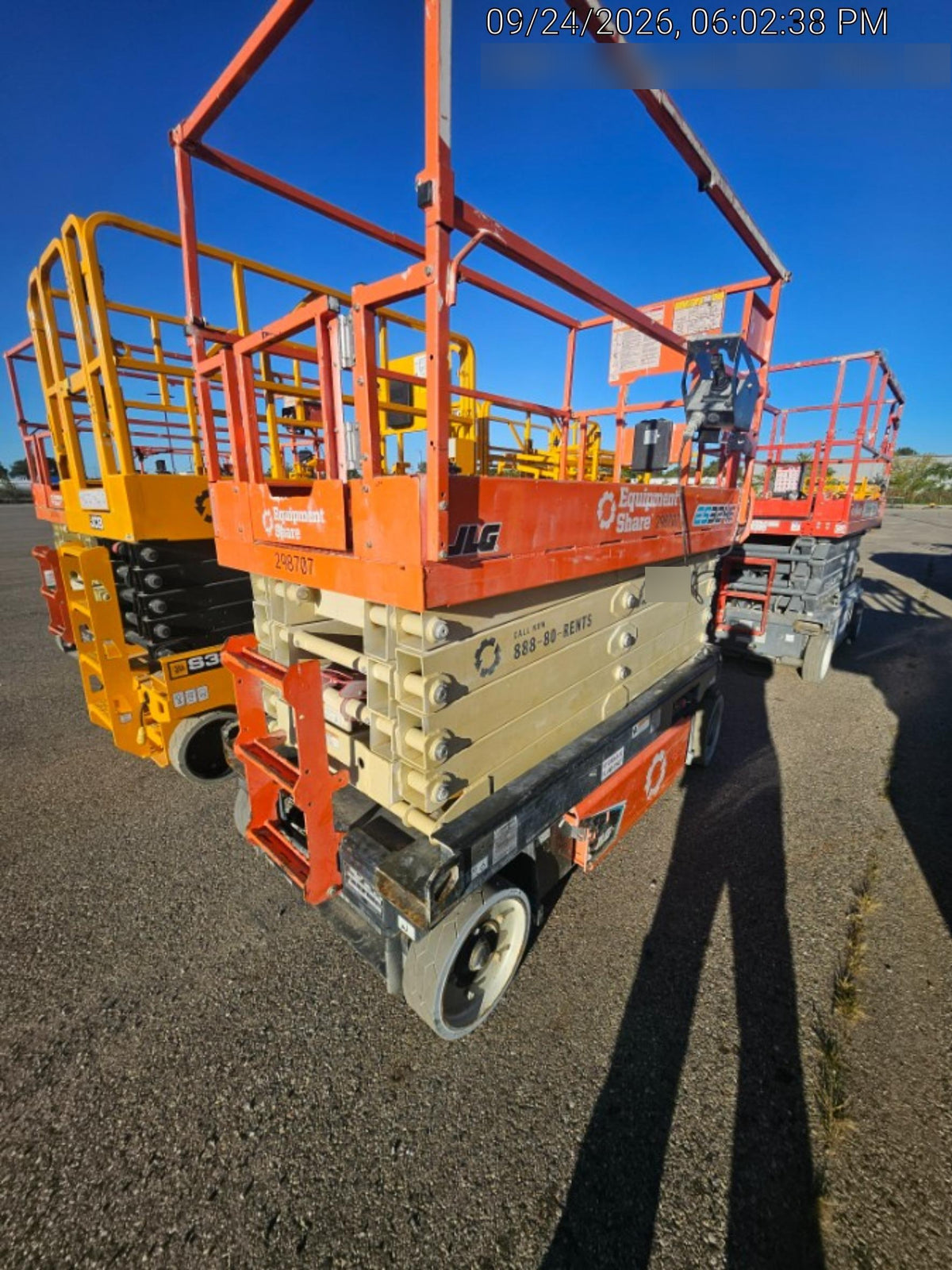 2023 JLG ES3246