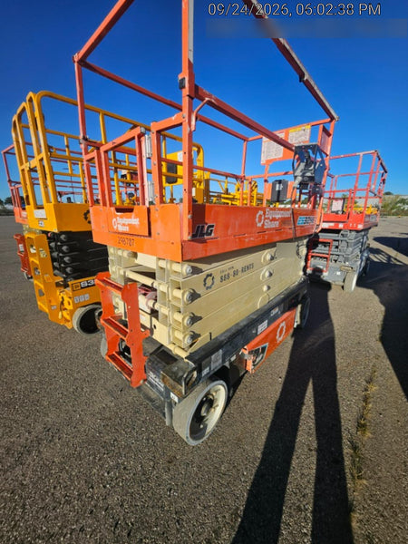 2023 JLG ES3246