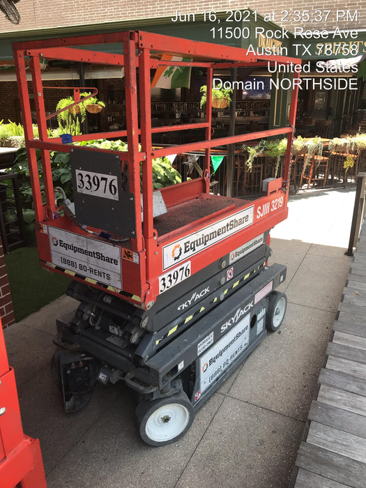 2020 Skyjack SJIII-3219 Solid NM Tires, Half height spring hinged entry gate, Dual Beacons, 800W Inverter