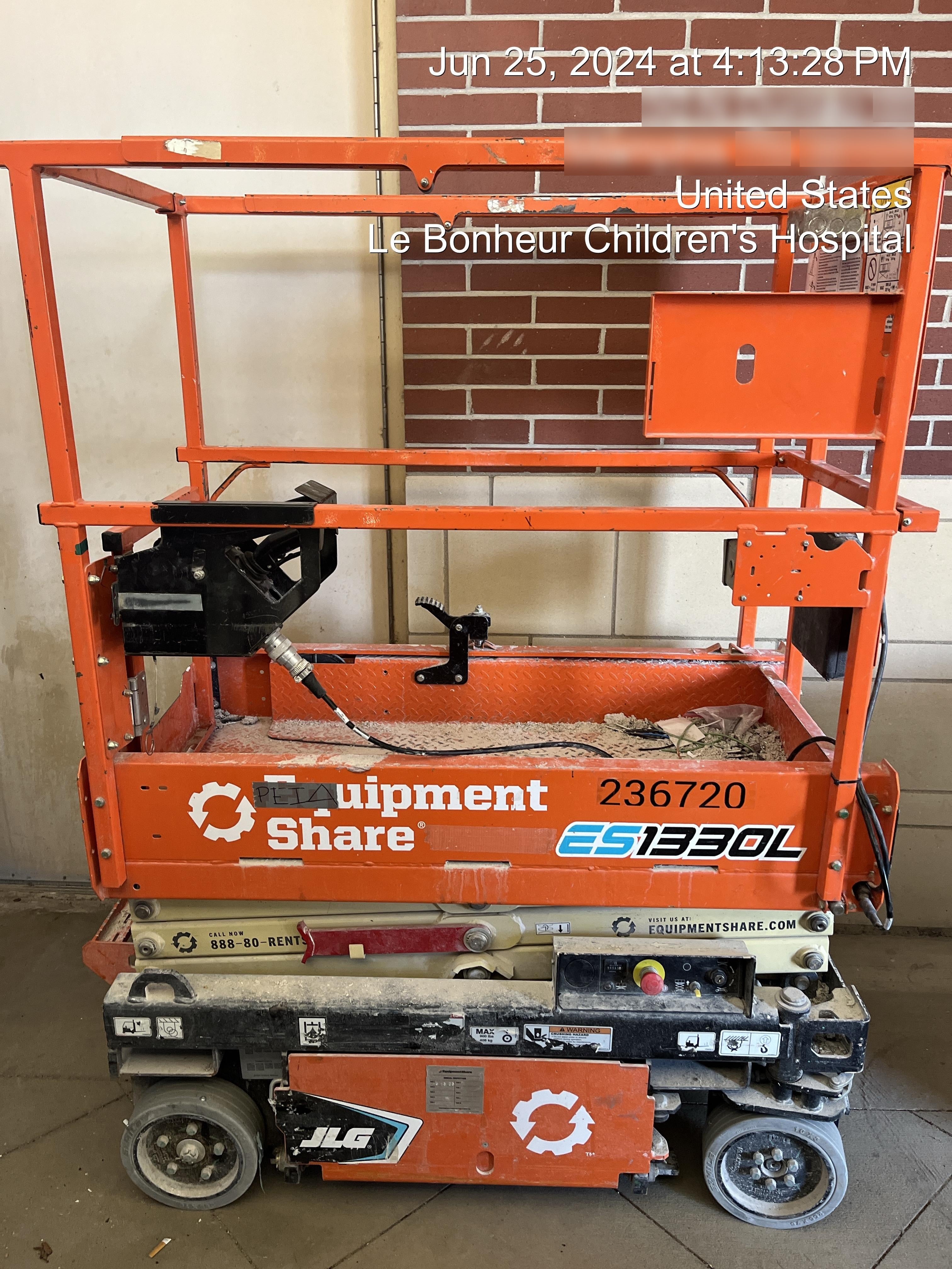 2022 JLG ES1330L