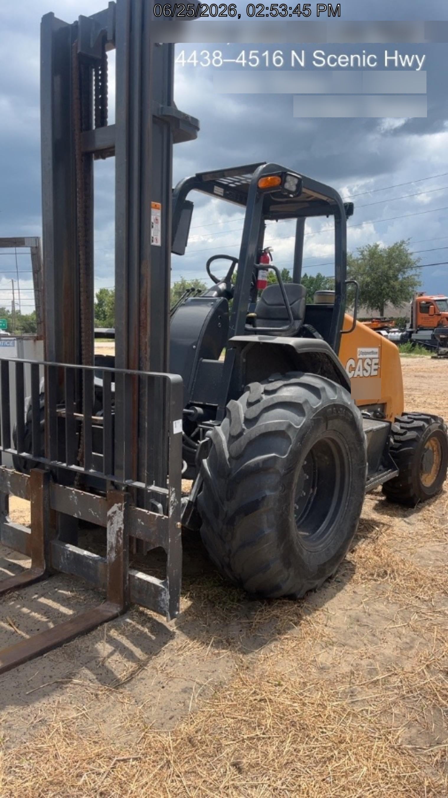 2023 CASE 588H
