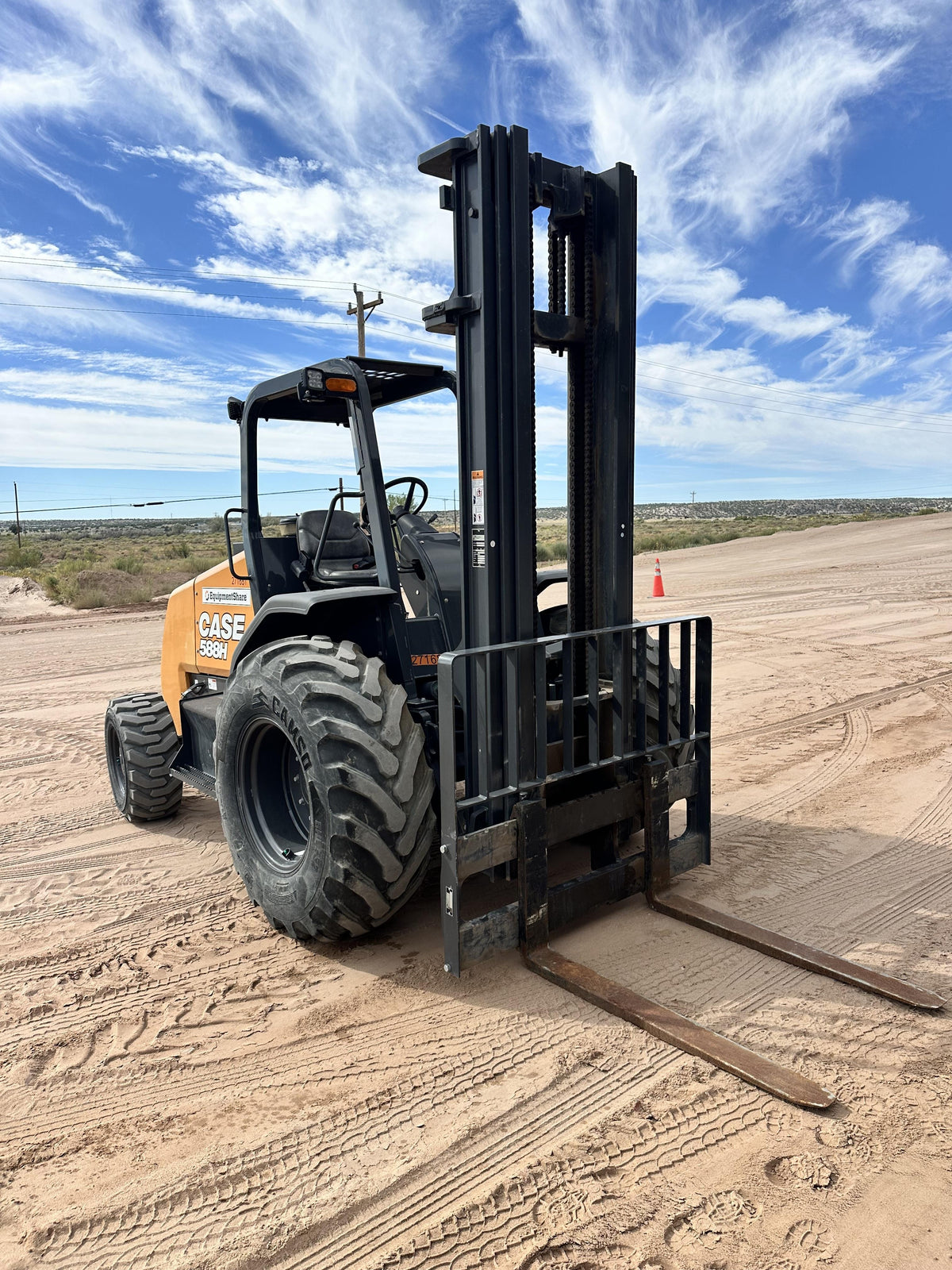 2023 CASE 588H