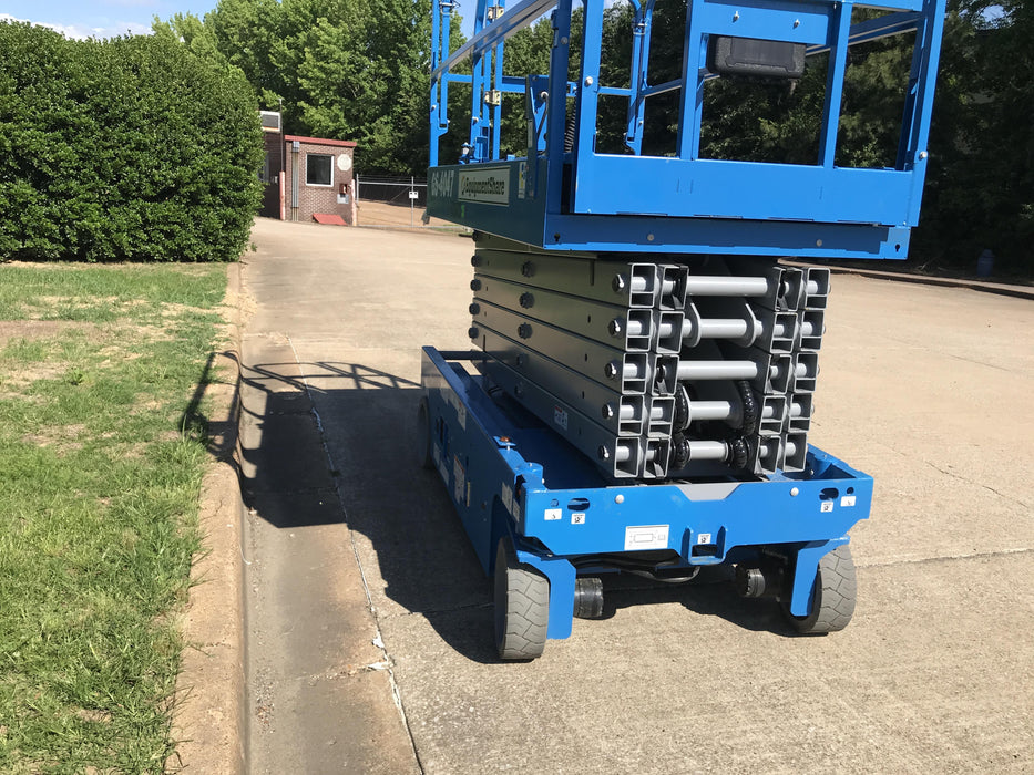2019 Genie GS-4047 Folding rails with half height swing gate