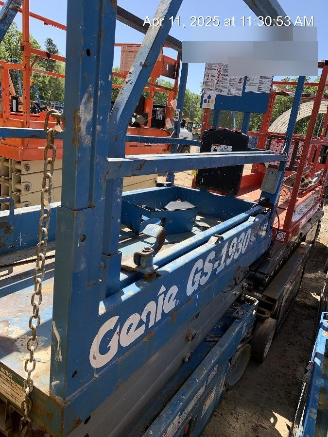 2017 Genie GS-1930 Genie GS-1930 Lift w/Fixed Rail and Chain Entry