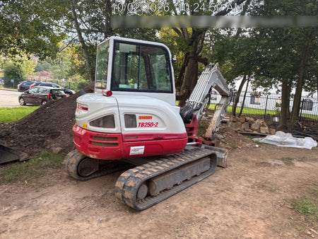 2023 TAKEUCHI TB250-2CR