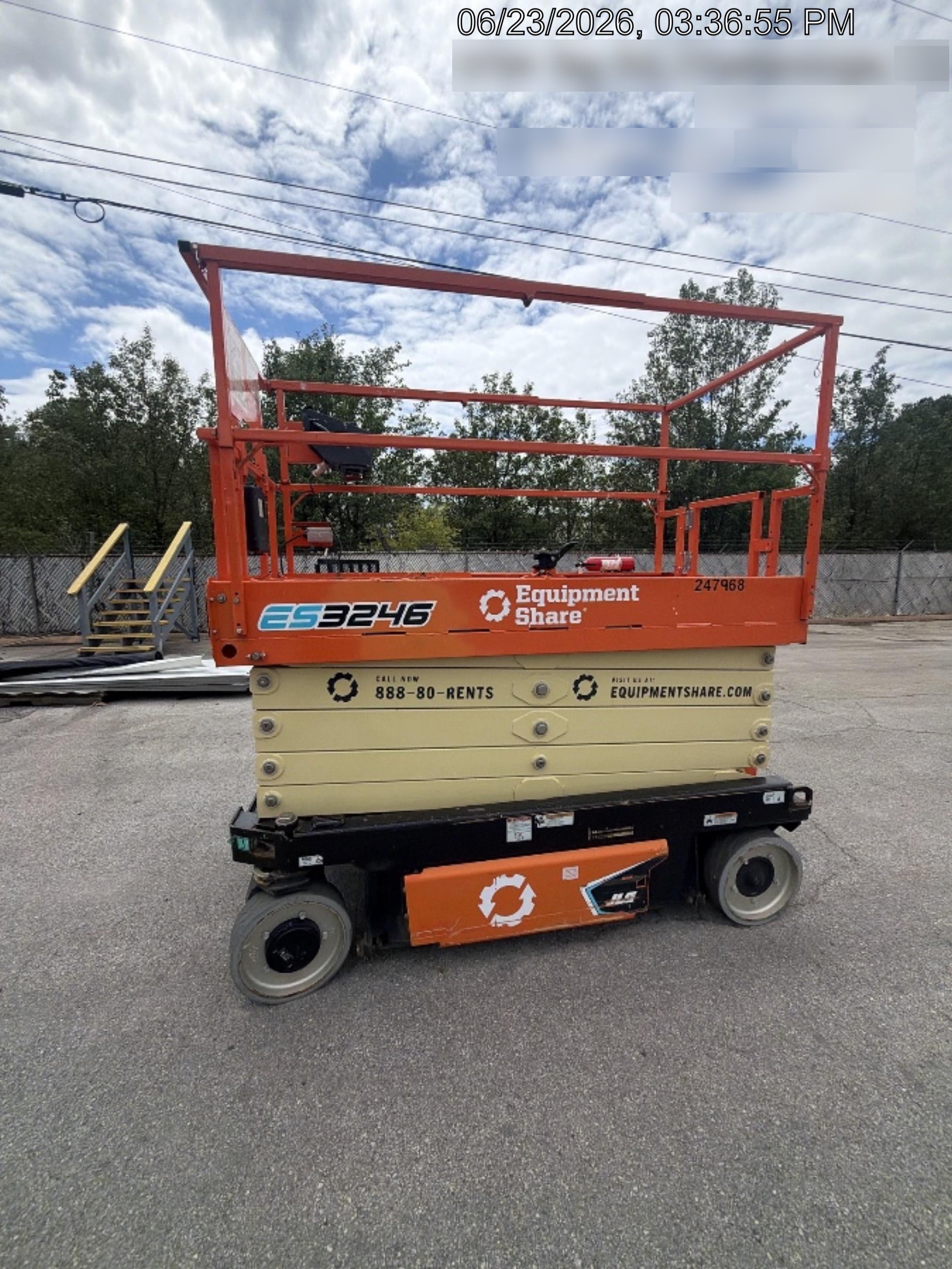 2022 JLG ES3246